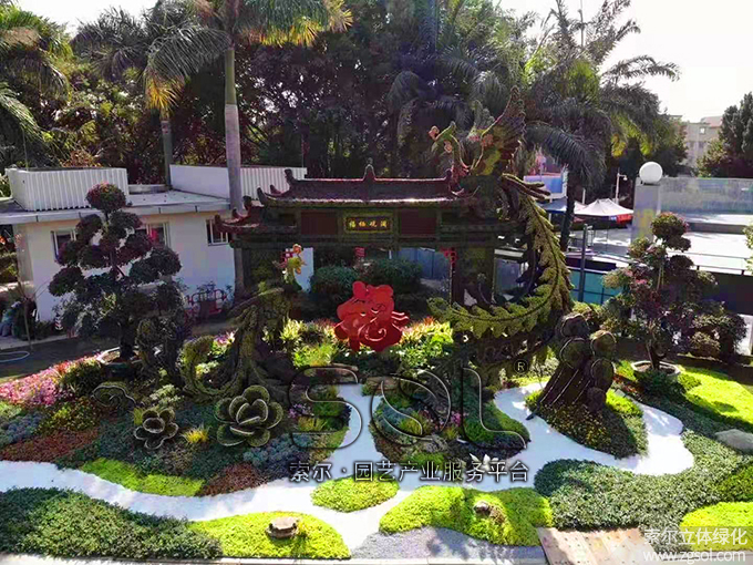 02 2020年12月廣東深圳龍華區(qū)觀瀾街道河濱公園元旦主題綠雕“鳳凰納吉 福棲觀瀾” (11).jpg